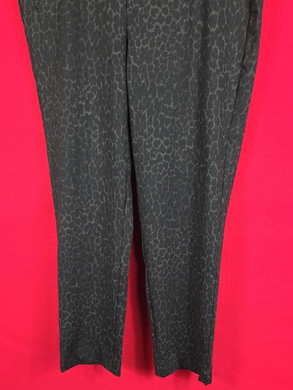 CHICO'S‎ Fabulously Slimming Cheetah Ponte Pull On Ankle Pants Black Size Large - Picture 3 of 7